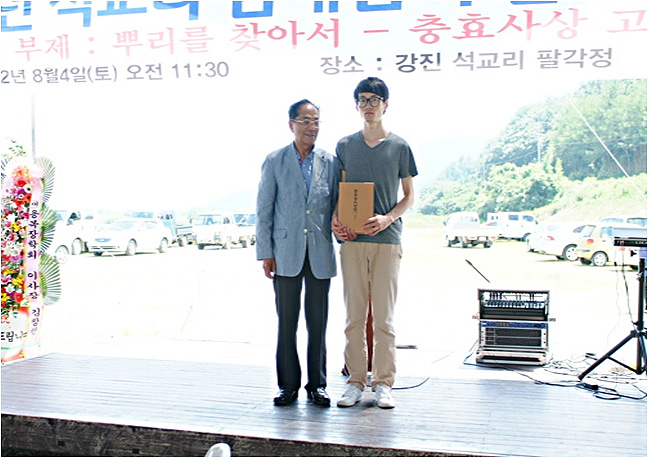 201208117_06.jpg